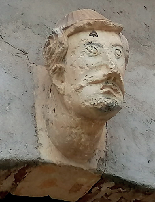 Mascherone in Contrà Santa Lucia. Mascherone in Contrà Mondini di Sopra.