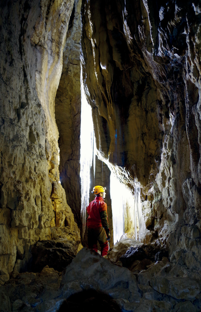 Pila dell’Acqua Santa ghiacciata (foto E. Cortiana archivio GSM).